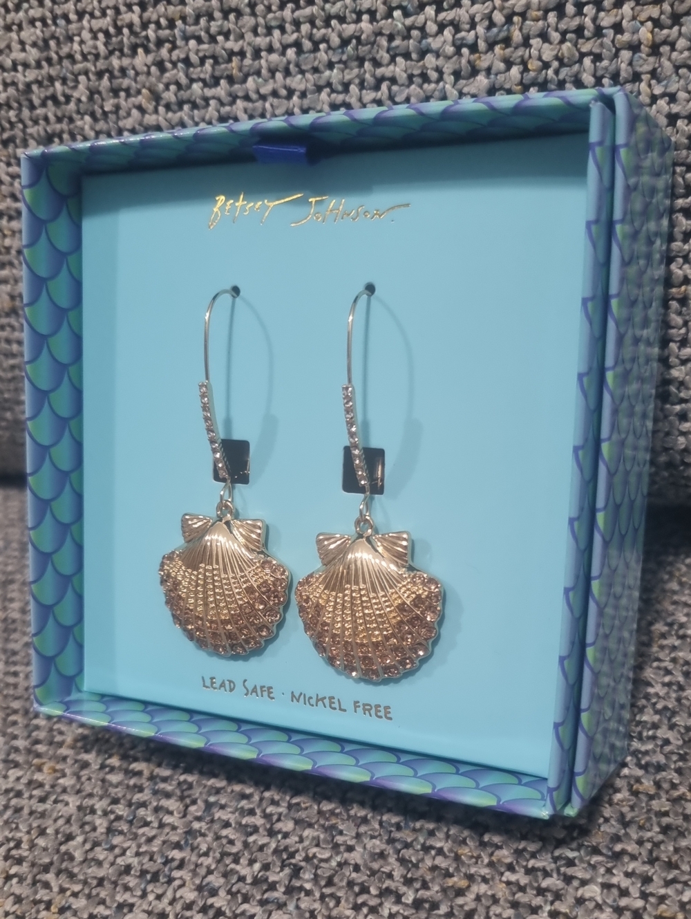 BETSEY JOHNSON Mermaid Jewels Seashell Drop Earrings - Picture 5 of 12